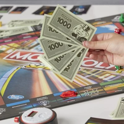 Hasbro Gaming Monopoly Speed Brettspiel, Monopoly In Weniger Als 10 Minuten, Eine Schnelle Version Des Monopoly Brettspiels Ab 8 Jahren, Spiel Für 2–4 Spieler 4 Hasbro Gaming Monopoly Speed Brettspiel, Monopoly In Weniger Als 10 Minuten, Eine Schnelle Version Des Monopoly Brettspiels Ab 8 Jahren, Spiel Für 2–4 Spieler – Bild 4