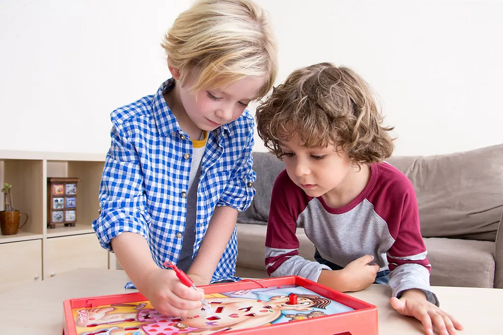 Hasbro Dr. Bibber, Gesellschaftsspiel Ab 6 Jahre 6 Hasbro Dr. Bibber, Gesellschaftsspiel Ab 6 Jahre – Bild 6